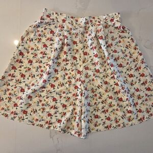 Vintage Northern Traditons Floral Lightweight Top Pleat Shorts